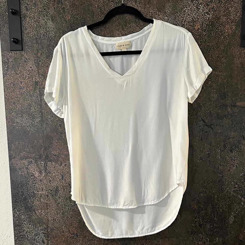 Cloth& Stone White V-Neck Short Sleeve Top